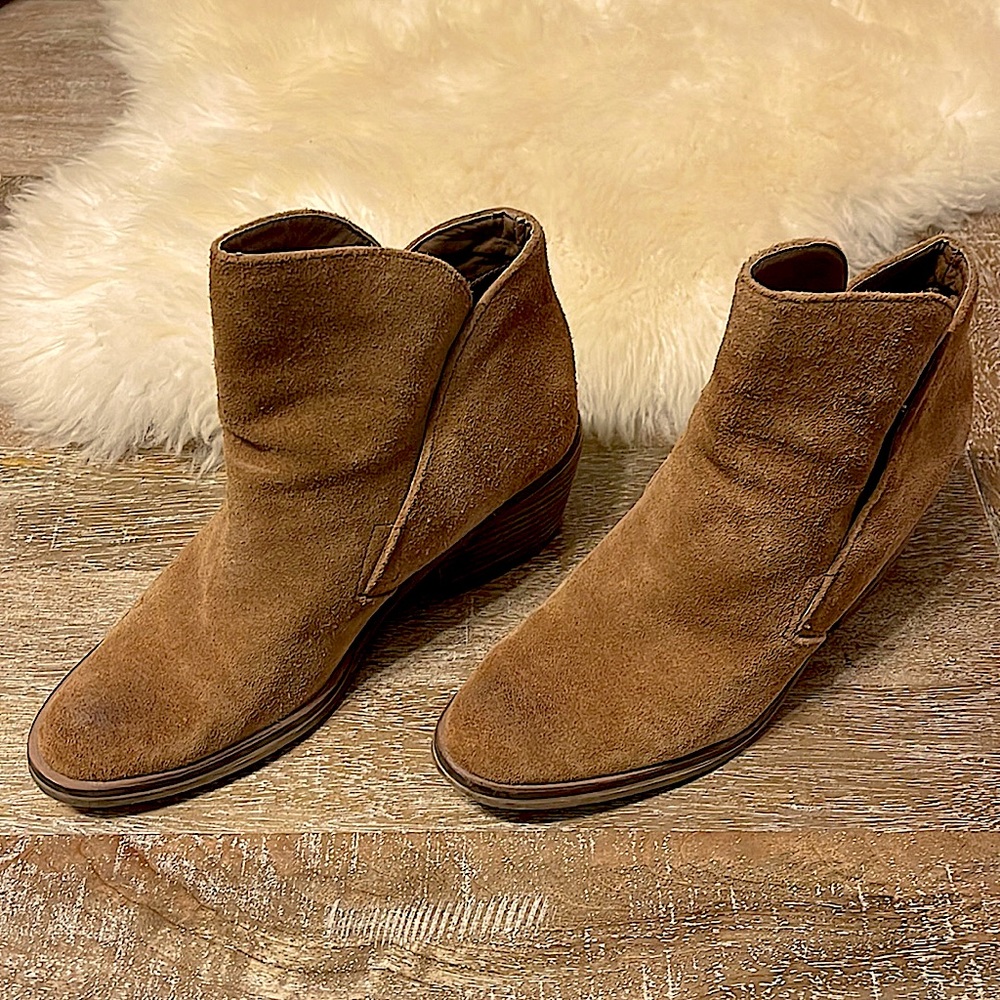 Dolce Vita suede camel ankle boot